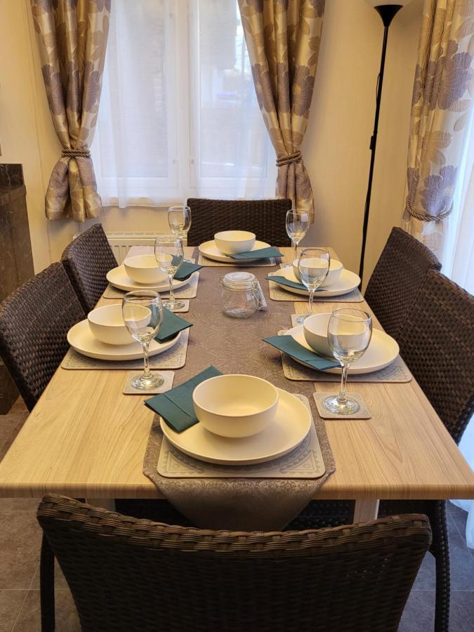 Idyllic Lakeview Lodge ชิชิสเตอร์ ภายนอก รูปภาพ